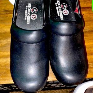 Sketchers women’s slip resistant work clogs